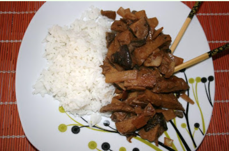 Seitán con bambú y setas